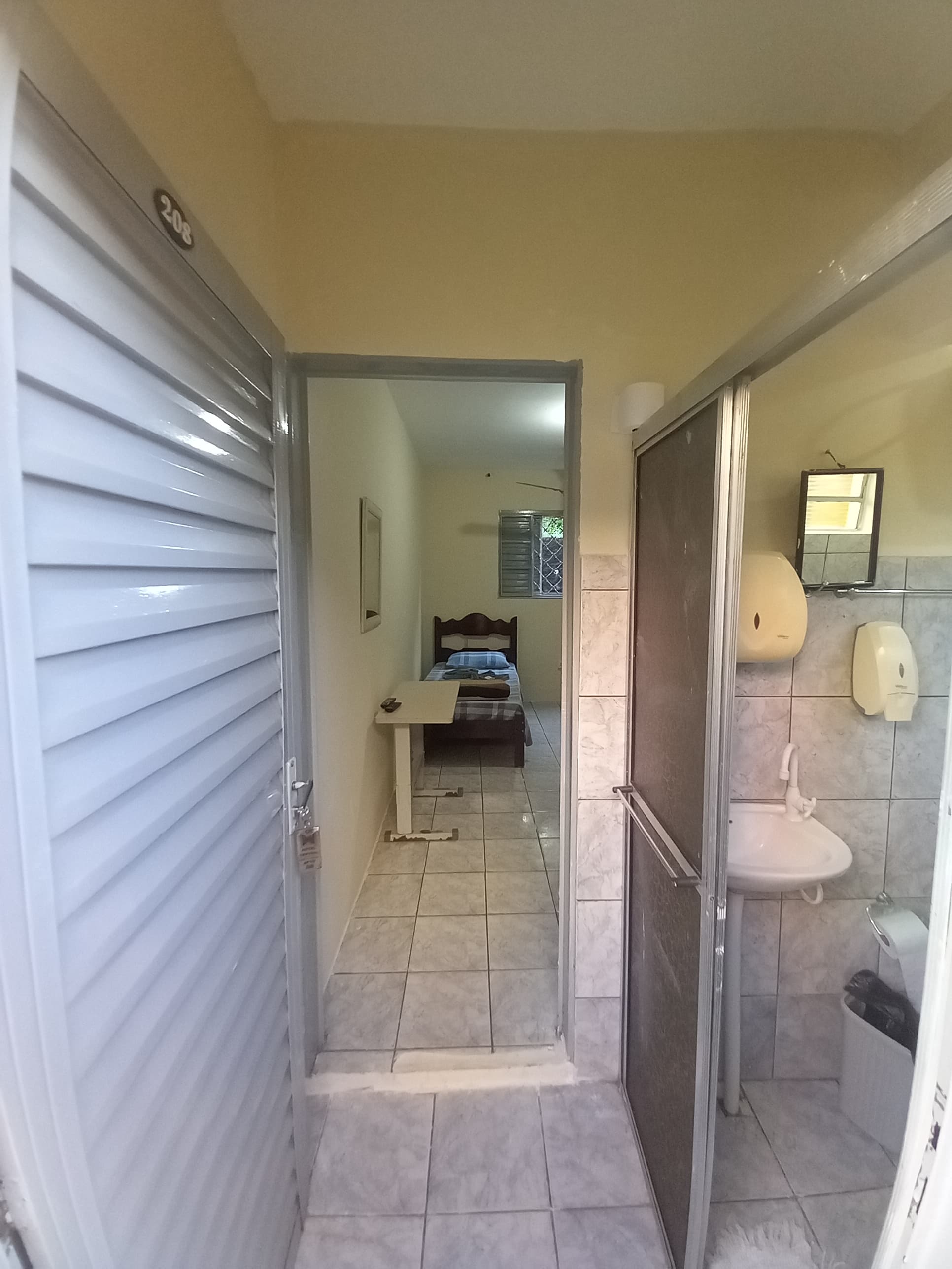 Quarto 208
