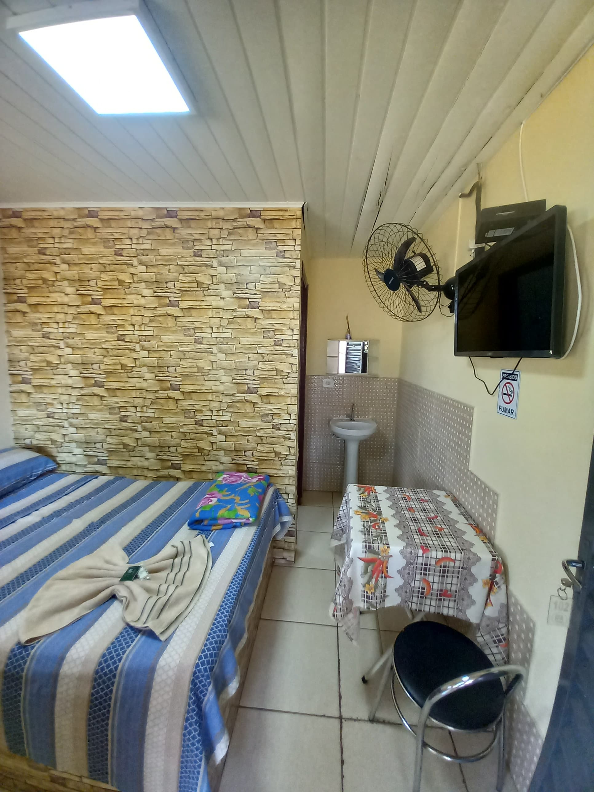 Quarto 102